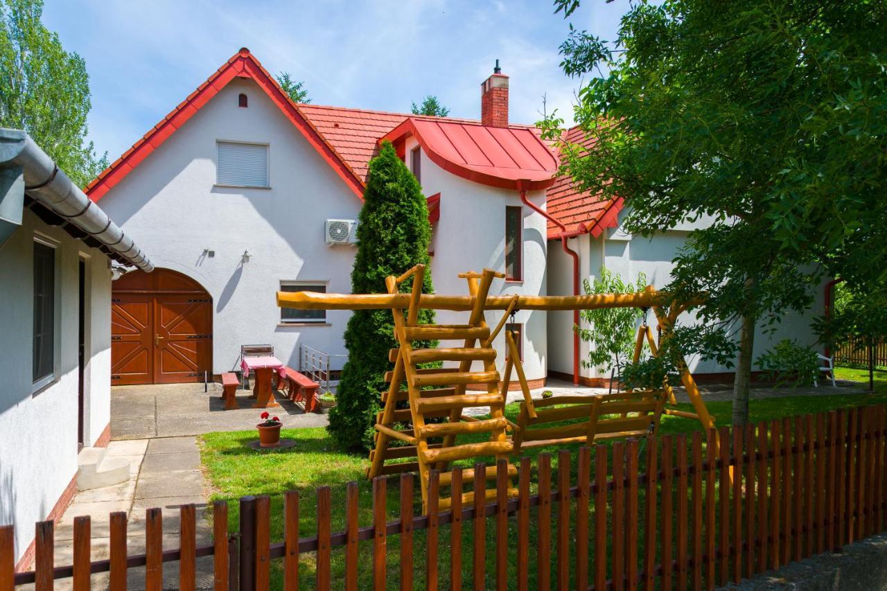 Apartmán Huszar Vendeghaz Orvenyes Exteriér fotografie