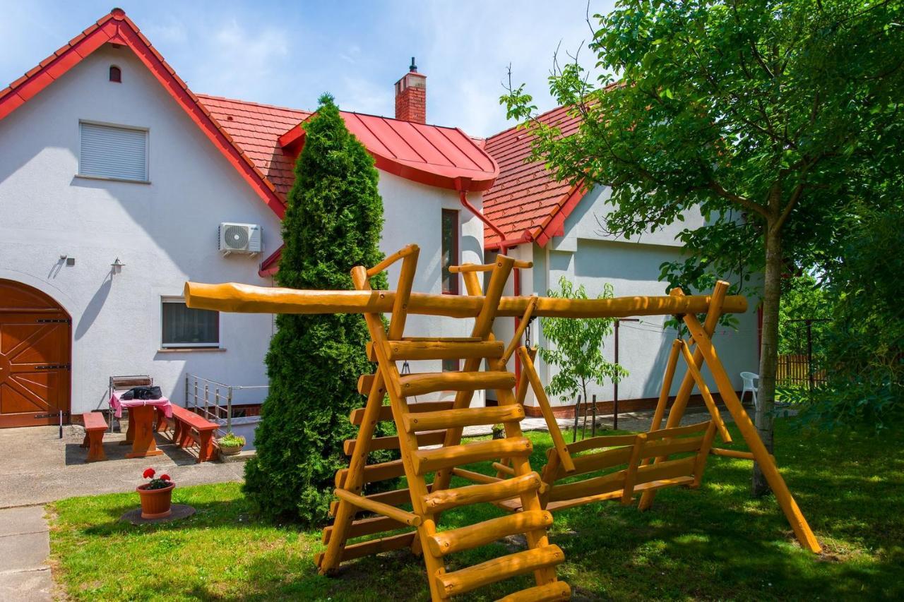 Apartmán Huszar Vendeghaz Orvenyes Exteriér fotografie