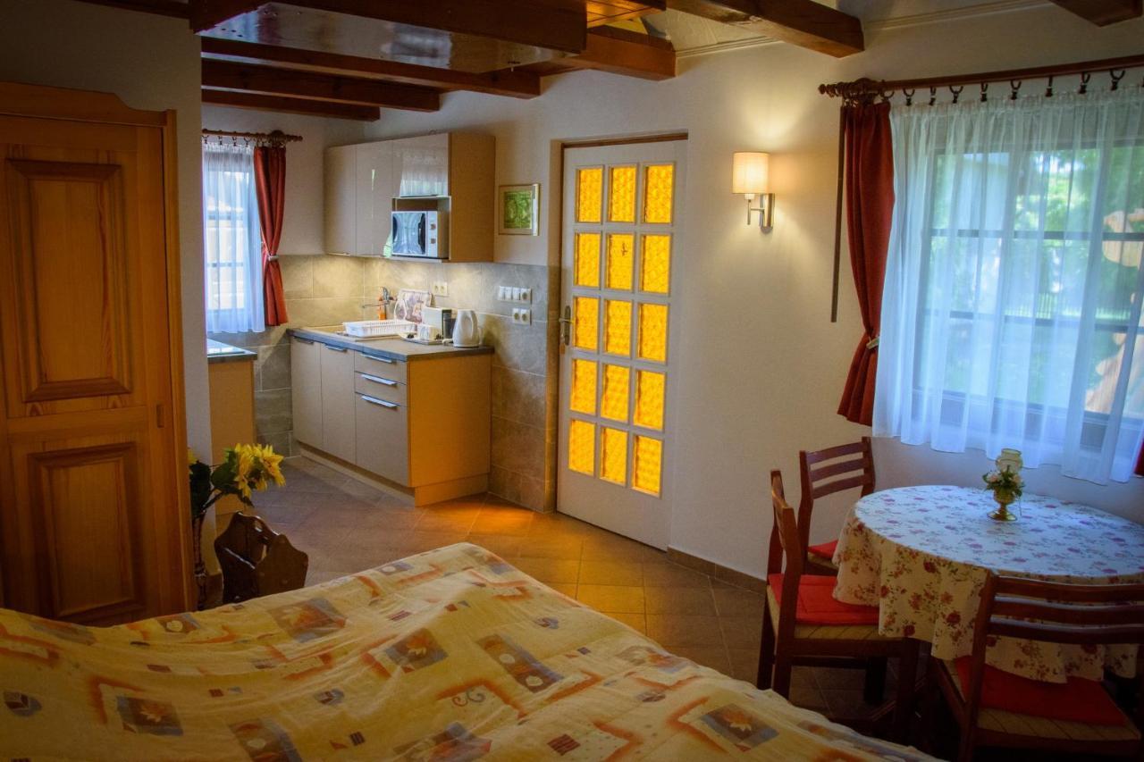 Apartmán Huszar Vendeghaz Orvenyes Exteriér fotografie