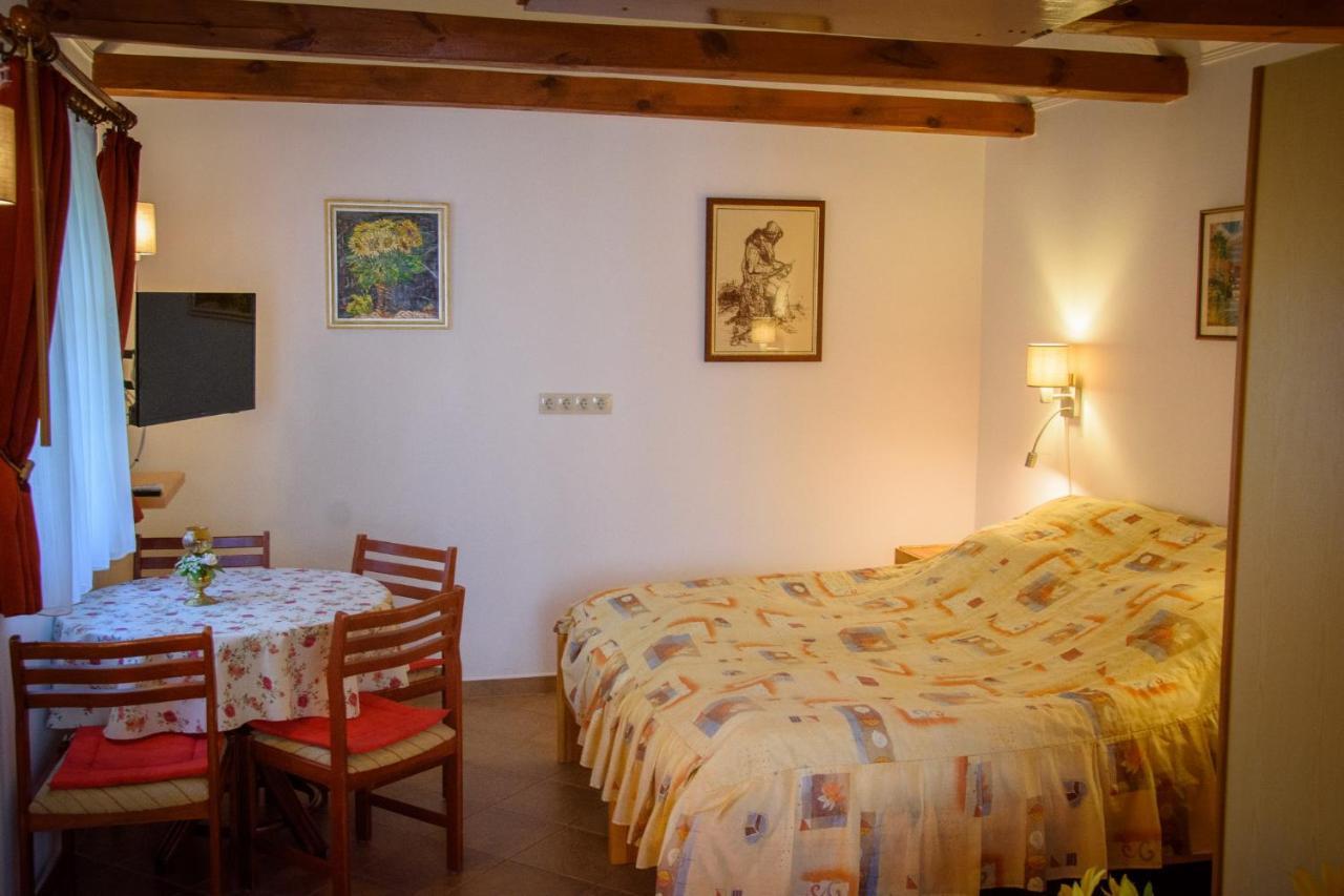 Apartmán Huszar Vendeghaz Orvenyes Exteriér fotografie